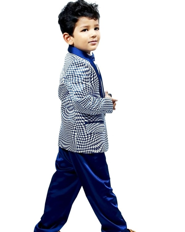2017 Collection boys Tuxedo Wedding Suit kids Dresswear India