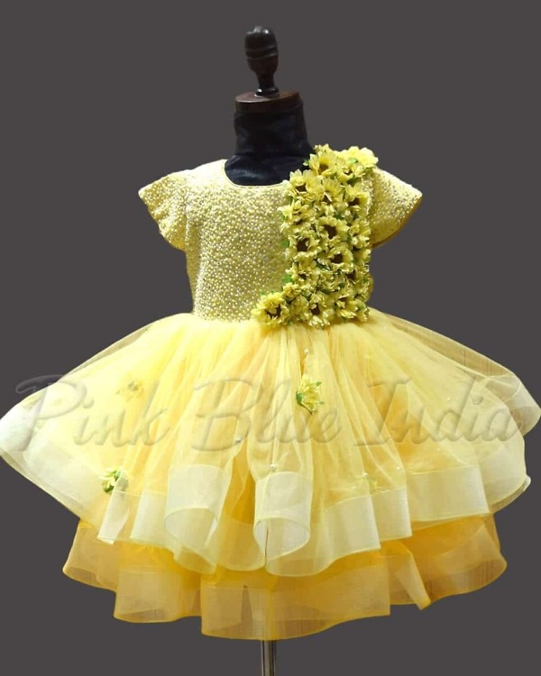 Sunflower themed birthday outfit for baby girl, cute party dress