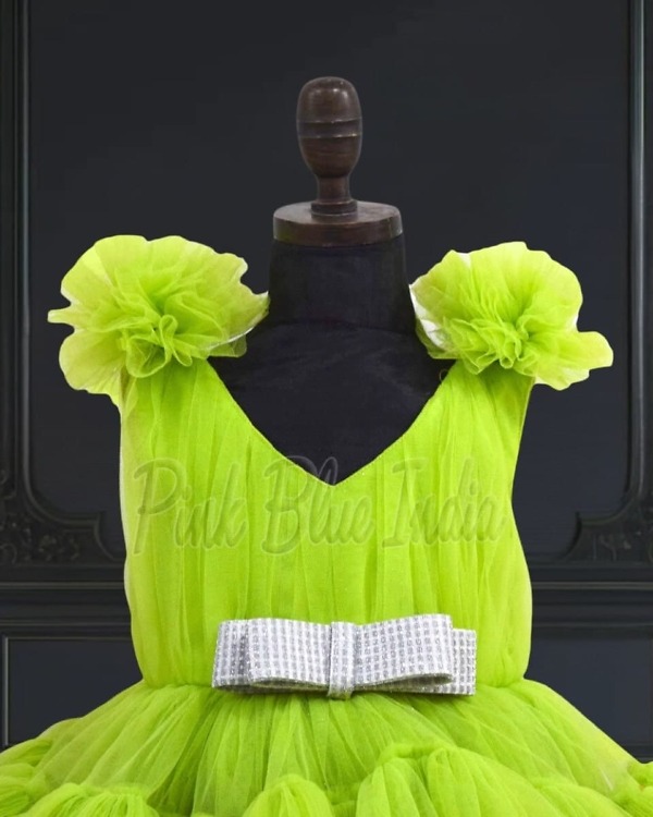 Green knee-length girls party dress, stylish birthday wear outfit