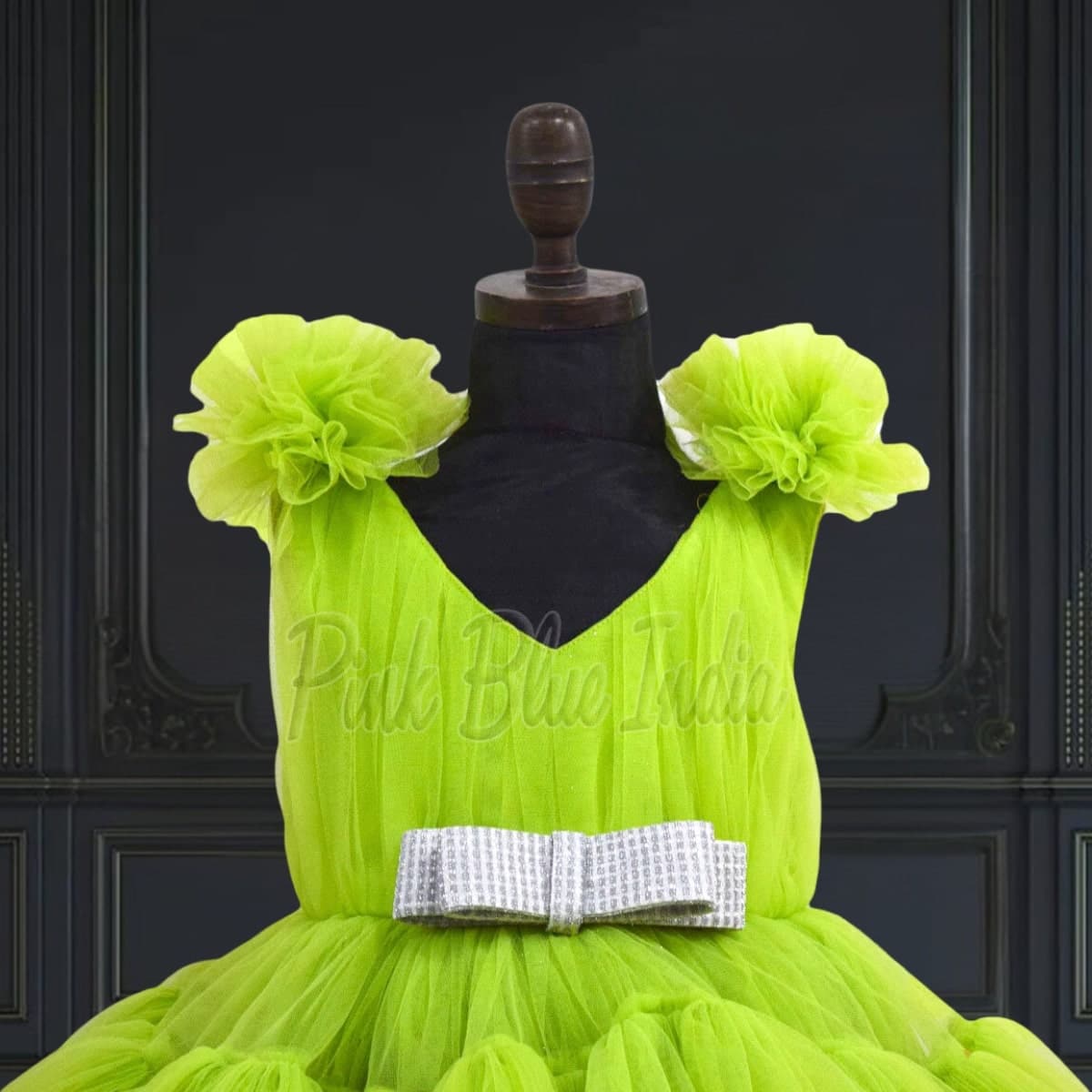 Green knee-length girls party dress, stylish birthday wear outfit