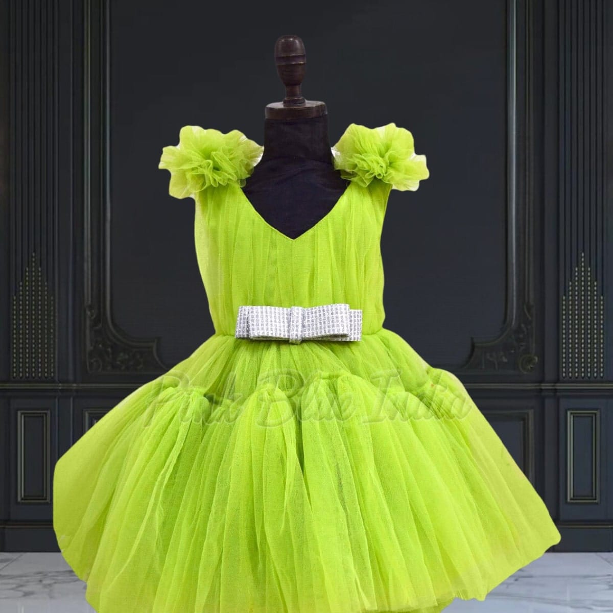 Green knee-length girls dress, elegant party wear for birthdays