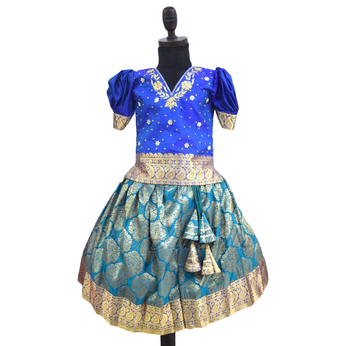 Girls blue silk pavdai lehenga blouse set for wedding occasion ethnic stylish wear