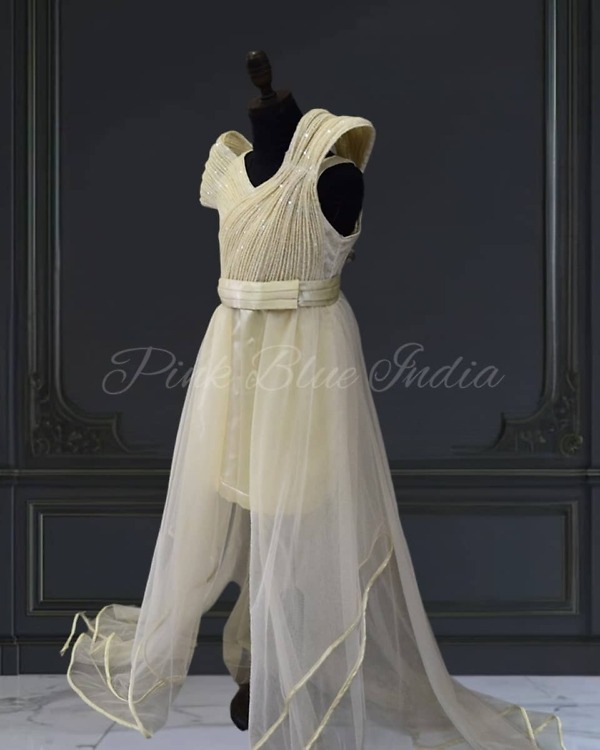 Stylish short dress with train for baby girl, birthday celebration wear, modern look